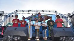 Danlantamal VIII Serahkan Piala Finswimming 1.000 Meter, Cek Pemenangnya