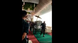 Viral Keranda Jenazah Melintas di Tengah Resepsi Pernikahan, Suasana Langsung Hening