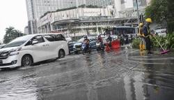 Pipa Air PAM Bocor, Kawasan Bundaran HI Tergenang
