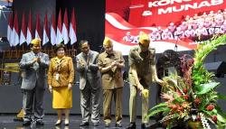 Momen Hangat Prabowo Dampingi Jokowi Buka Kongres Legiun Veteran dan Munas Istri Veteran