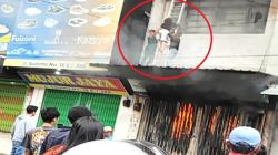 Ruko Berjualan Sepatu di Pasar Sambu Medan Terbakar, Penghuni Dievakuasi Pakai Tangga<