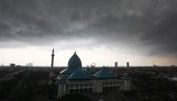 Gubernur Khofifah Imbau Masyarakat Waspada Cuaca Ekstrem dan Bencana Hidrometeorologi <