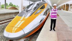 Momen Presiden Jokowi Foto di Samping Kereta Cepat Jakarta Bandung