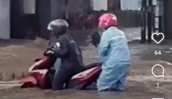 Banjir Genangi Jalan Pantura Semarang-Kendal, Ratusan Rumah di Mangkang Terendam