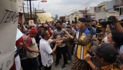 Resmikan Flyover Ganefo Demak, Ganjar Kaget Didemo Warga dan Relawan PDIP