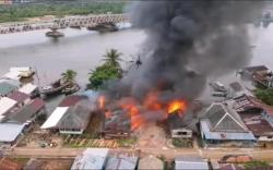 Gudang BBM di Talang Kelapa Banyuasin Meledak, 7 Rumah Terbakar<