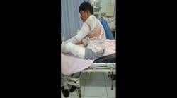 Gerobak Ditabrak Pemotor, Tubuh Penjual Mi Ayam di Jember Melepuh Tersiram Air Panas