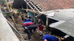 4 Rumah Tertimpa TPT Longsor di KBB, Warga Tertimbun saat Tidur Pulas<