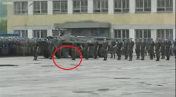 Kendaraan Lapis Baja Rusia Lindas Tentara saat Upacara Militer, Ceroboh? 