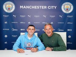 Resmi! Phil Foden Teken Kontrak Baru di Manchester City