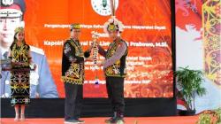 Kapolri Dianugerahi sebagai Warga Kehormatan Utama Masyarakat Adat Dayak