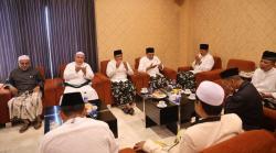 Silaturahmi ke Ponpes Dalwa Bangil, Sjafrie Sjamsoeddin dan Para Purnawirawan Minta Doa untuk Prabowo