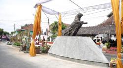 Maestro Nyoman Nuarta Persembahkan Patung Maung Lodaya di Cigugur Kuningan