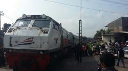 Pemuda Pakai Earphone Tewas Tertabrak Kereta di Bangbayang Kadungora Garut<