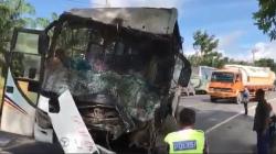 Bus PMS Tabrak Truk Tangki di Jalinsum Torgamba Labusel, 1 Penumpang Tewas Sopir Kabur