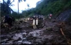Jalan Penghubung Lombok Barat-Lombok Utara Terputus akibat Longsor