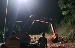 Longsor di Lombok Utara, Puluhan Kendaraan Wisatawan Terjebak Berjam-jam