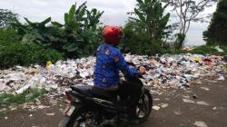 TPS Liar Muncul di Kompleks Kantor Bupati Bandung Barat, Warga: Bau Banget <