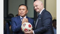 Momen Iwan Bule Salam Komando dengan Presiden FIFA Gianni Infantino