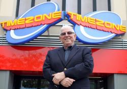 Mengenal Malcolm Steinberg, Pendiri Timezone yang Mendunia   