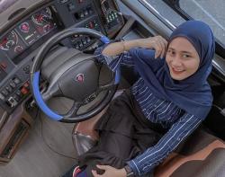 5 Perempuan Berhijab Pemilik PO Bus Ternama, Ada yang Tetap Sopiri Busnya Sendiri untuk Layani Penumpang