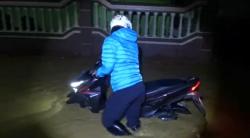 Banjir Rendam 2 Desa di Tuban, Warga Panik Selamatkan Barang Berharga