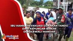 Ibu Hamil Dievakuasi Gunakan Tandu dari Kepungan Banjir di Polewali Mandar