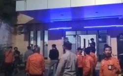 Razia Hotel Melati, Petugas Temukan PSK Bawa 2 Sajam yang Disimpan di Bawah Kasur<