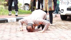 Momen Kapolda Sumbar Irjen Suharyono Langsung Sujud Syukur Tiba Perdana di Ranah Minang
