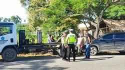 Pemotor Tewas Kecelakaan di Pidie Jaya, Tubuhnya Tersangkut di Kap Mobil hingga Terseret<