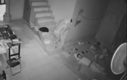 Terekam CCTV Curi HP, Pria Ini Ditangkap Polisi<