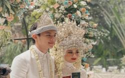 Intip 5 Artis yang Menikah dengan Adat Palembang, Anggun dalam Balutan Emas dan Mahkota<