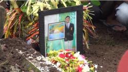 Tangis Pecah di Permakaman Korban Meninggal ke-134 Tragedi Kanjuruhan, Keluarga Syok  