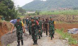 Ketua Tim Wasev Mabes TNI AD : Jalan yang Dibangun TMMD Jangan Ditutup Portal 