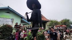 Warga Sudimampir Lor Indramayu Gelar Sedekah Bumi, Arak Ogoh-ogoh dan Tumpeng Raksasa