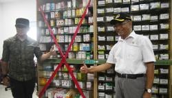 Menko PMK Muhadjir Effendy Sidak Apotek, Larang Penjualan Obat Sirup