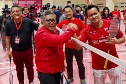 Pebulu Tangkis Candra Wijaya Meriahkan Turnamen Bulu Tangkis Persahabatan PDI Perjuangan