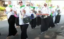 Viral Emak-Emak di Pemalang Pawai Hari Santri Main Drumband Pakai Alat Dapur