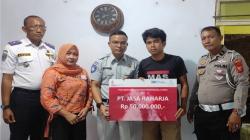 Keluarga  Korban Terlindas Truk Tangki Elpiji di Indramayu Dapat Santunan Rp50 Juta<