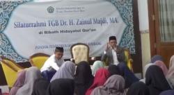 Kunjungi Ponpes Darul Ulum, TGB Zainul Majdi Disambut Antusias Ribuan Santri