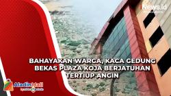 Bahayakan Warga, Kaca Gedung Bekas Plaza Koja Berjatuhan Tertiup Angin