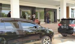 Usai Geledah Ruang Kerja Bupati, KPK Kini Obok-Obok Kantor DPRD Bangkalan