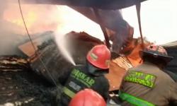 Pabrik Tripleks di Bandung Hangus Terbakar, 10 Jam Api Belum Padam