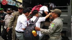 Misi Bolos Nongkrong di Kafe Kena Operasi, Pelajar Asyik Ngopi Malah Dianter ke Sekolah