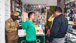 Sekelompok Pemuda Jarah Konter HP di Dogiyai, Keroyok Anggota TNI hingga Luka Kena Sajam