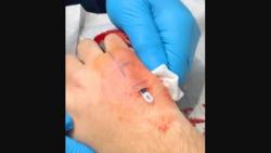 Malas Bawa Uang Tunai, Lihat yang Dilakukan Pria Ini agar Tetap Bisa Bertransaksi