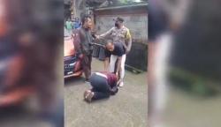 Sambil Bersujud, Pecinta Hewan Ini Memohon Agar Anjing di Desanya Tak Dieliminasi