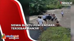 Viral, Pengendara Terjebak Banjir Dibantu Siswa di Karangasem