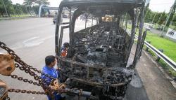 Bus Pariwisata Terbakar di Surabaya
