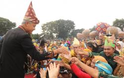  Ultah di Hari Sumpah Pemuda, Ganjar Banjir Ucapan Selamat dari Slank hingga Raffi Ahmad 